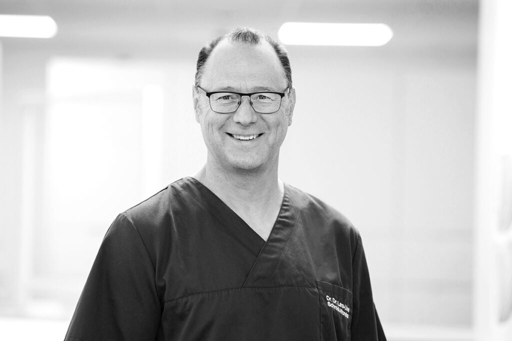 Mitarbeiter Dr. Dr. Uwe Schmidt-Wondra, Zahnarzt, Facharzt für Mund-, Kiefer- & Gesichtschirurgie