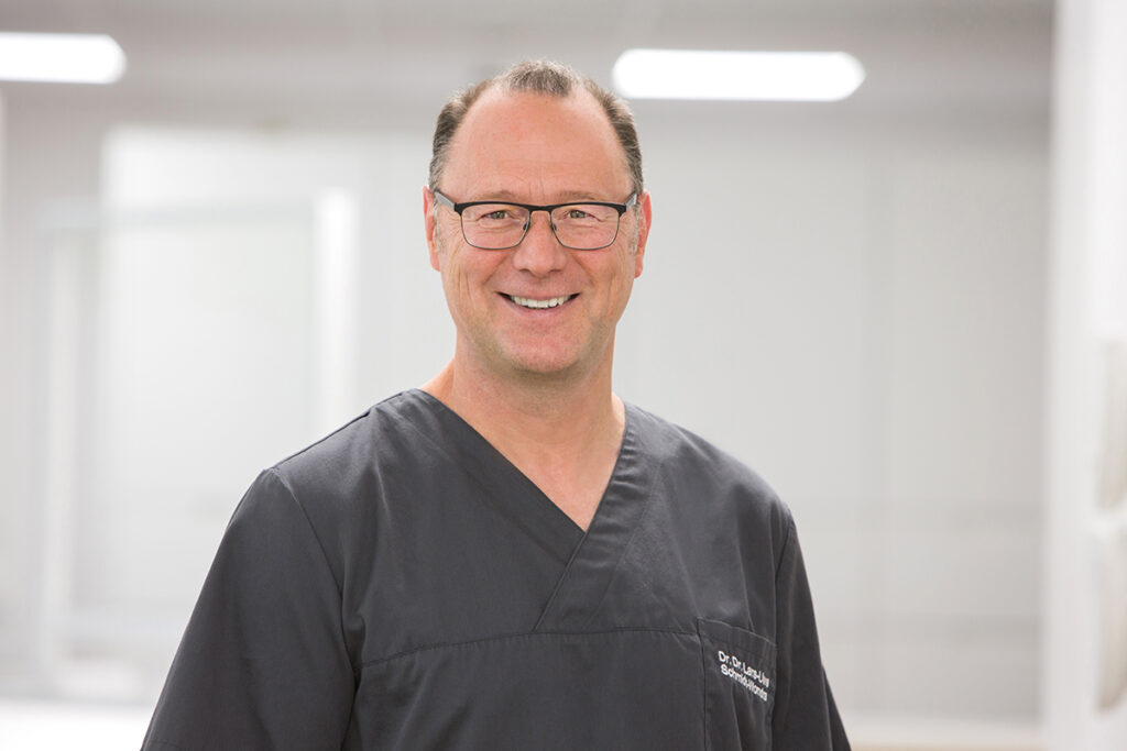 Dr. Dr. Uwe Schmidt – Wondra Zahnarzt Facharzt Mund-, Kiefer – und Gesichtschirurgie Team